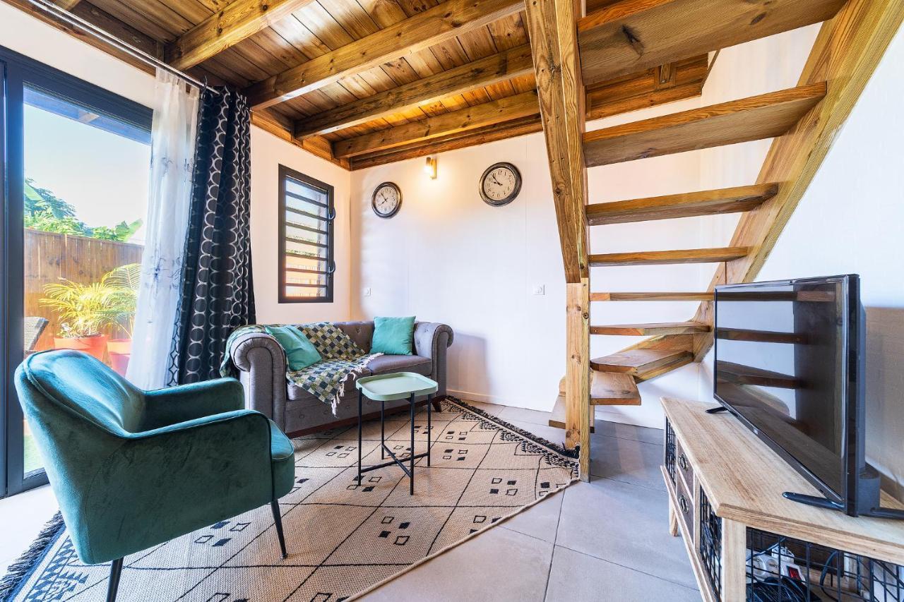 Charmant Chalet Avec Jacuzzi, L'Ile O Vert Saint-Philippe Luaran gambar