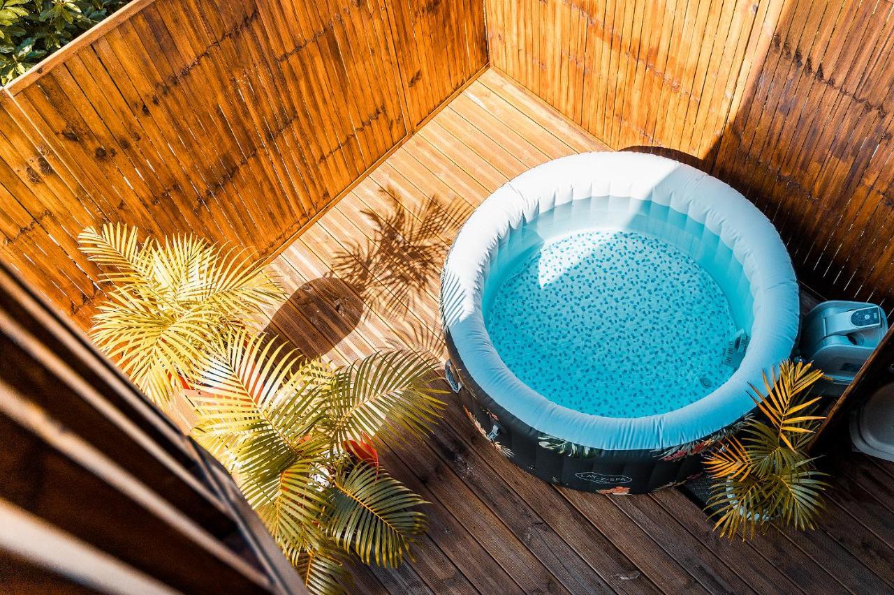 Charmant Chalet Avec Jacuzzi, L'Ile O Vert Saint-Philippe Luaran gambar