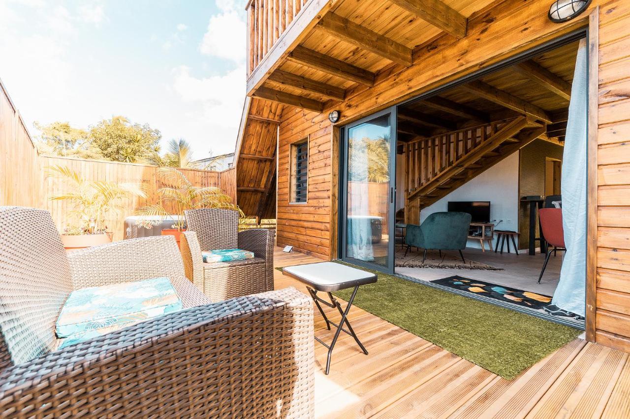Charmant Chalet Avec Jacuzzi, L'Ile O Vert Saint-Philippe Luaran gambar
