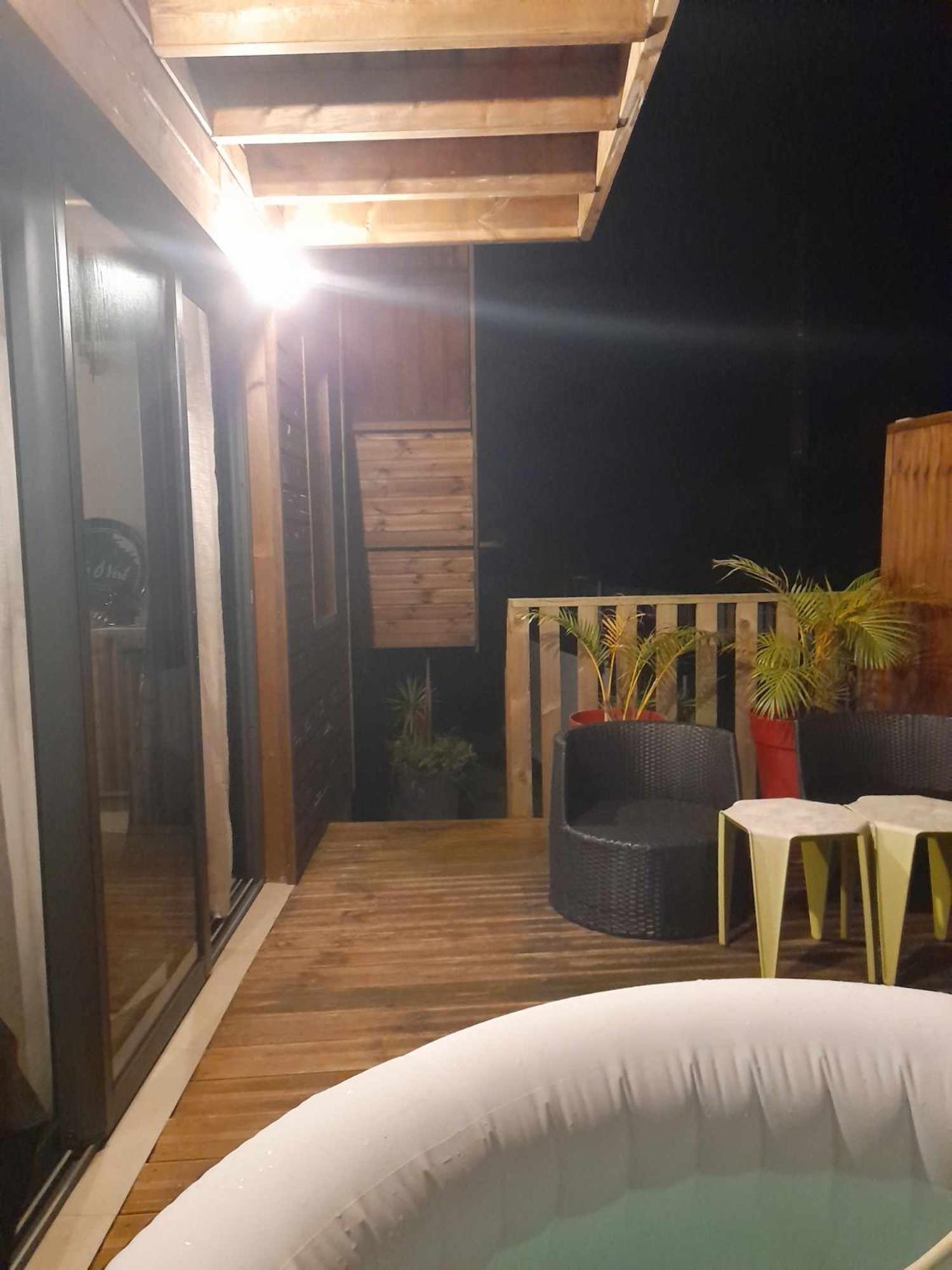 Charmant Chalet Avec Jacuzzi, L'Ile O Vert Saint-Philippe Luaran gambar