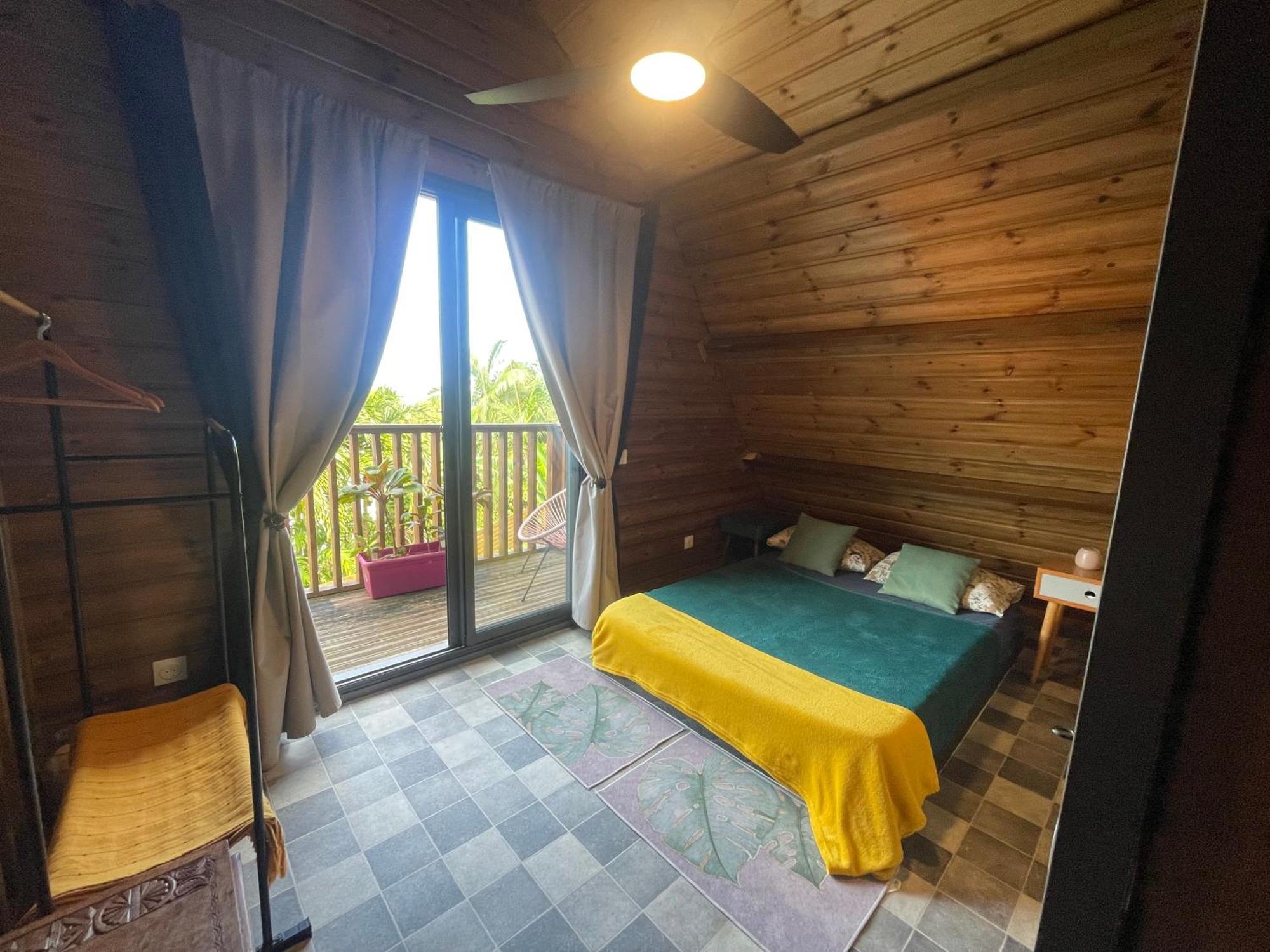 Charmant Chalet Avec Jacuzzi, L'Ile O Vert Saint-Philippe Luaran gambar